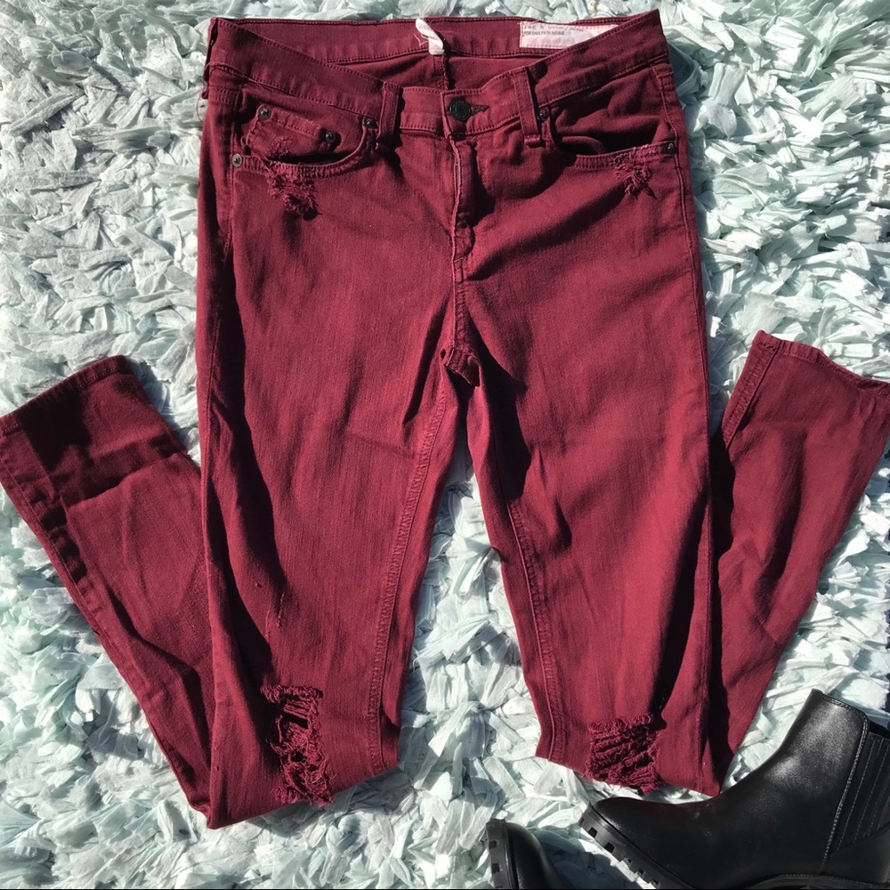 ⭐️Rag and Bone maroon distressed skinny jeans